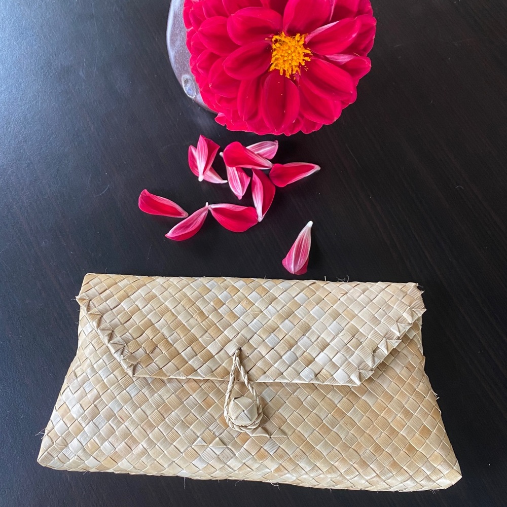 (On Back order) Hand Woven Lauhala Clutch